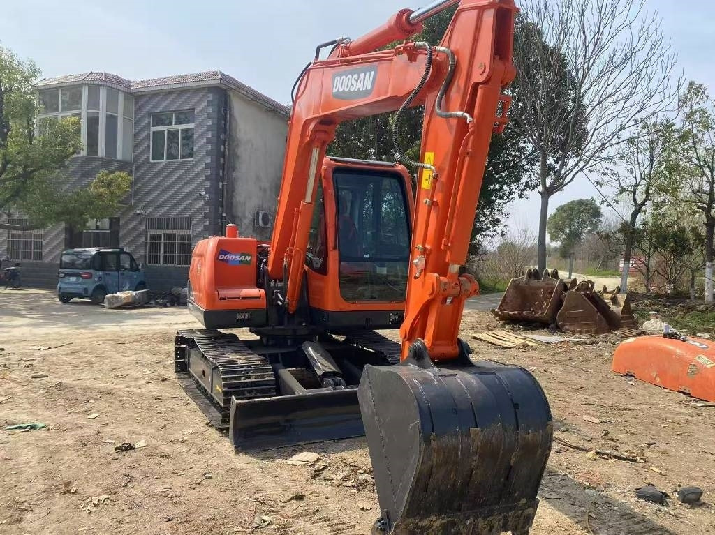 Doosan DX 75-9 C - Minikuormaaja: kuva Doosan DX 75-9 C - Minikuormaaja Doosan DX 75-9 C - Minikuormaaja: kuva Doosan DX 75-9 C - Minikuormaaja