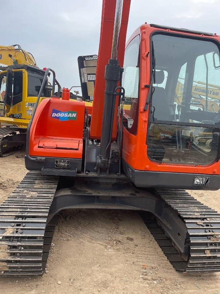 Doosan DX80 - Minikuormaaja: kuva Doosan DX80 - Minikuormaaja Doosan DX80 - Minikuormaaja: kuva Doosan DX80 - Minikuormaaja
