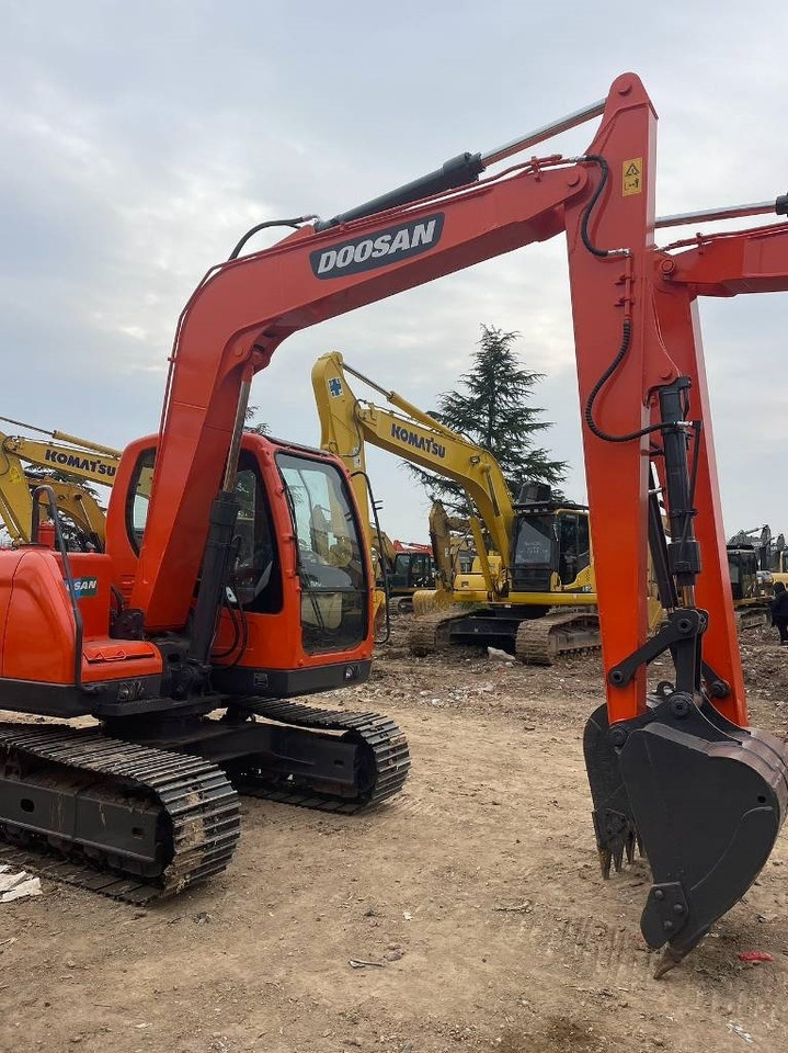 Doosan DX80 - Minikuormaaja: kuva Doosan DX80 - Minikuormaaja Doosan DX80 - Minikuormaaja: kuva Doosan DX80 - Minikuormaaja