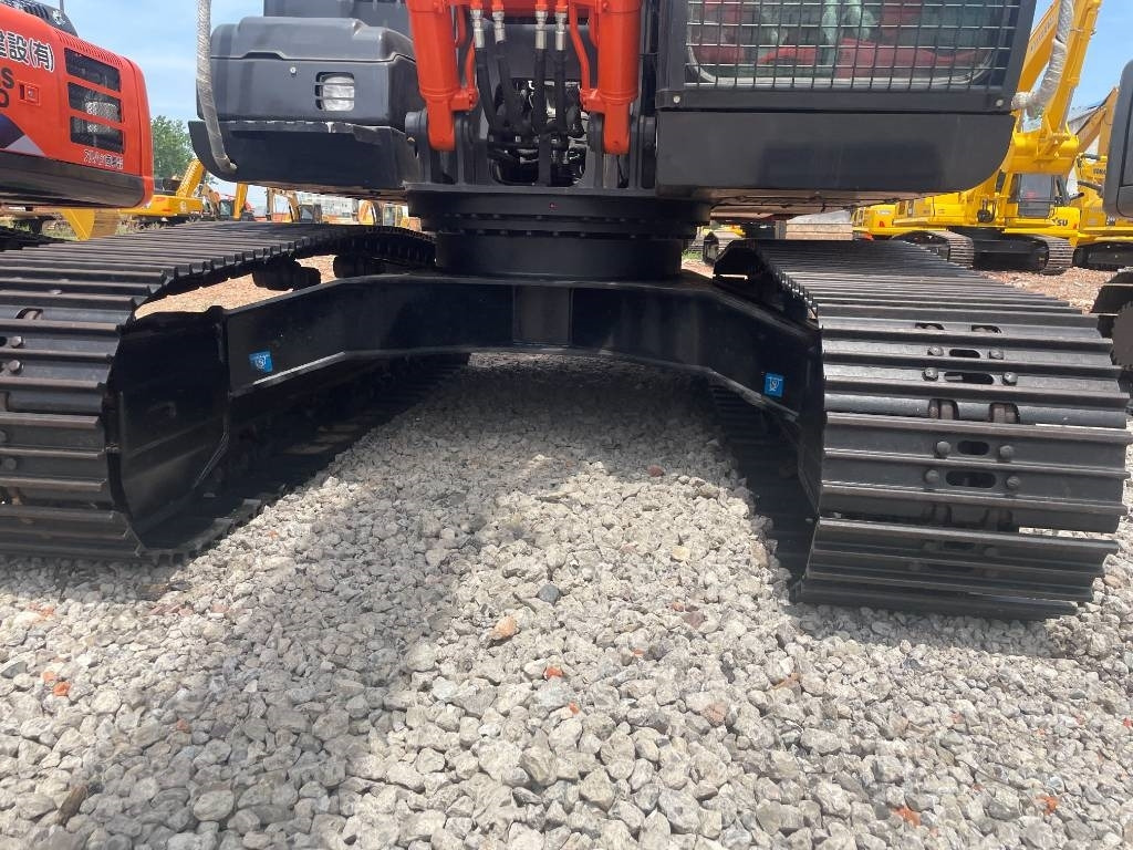 Hitachi ZX 200 - Telakaivukone: kuva Hitachi ZX 200 - Telakaivukone Hitachi ZX 200 - Telakaivukone: kuva Hitachi ZX 200 - Telakaivukone