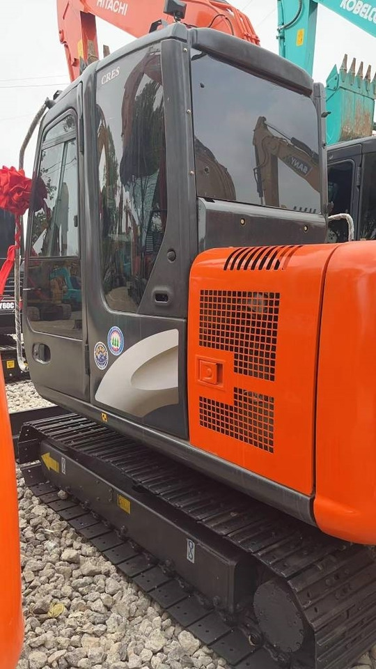 Hitachi ZX 60 - Minikuormaaja: kuva Hitachi ZX 60 - Minikuormaaja Hitachi ZX 60 - Minikuormaaja: kuva Hitachi ZX 60 - Minikuormaaja