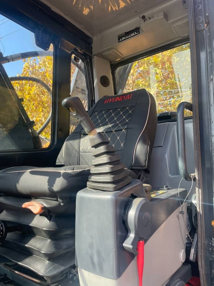 Hyundai HX 220 - Telakaivukone: kuva Hyundai HX 220 - Telakaivukone Hyundai HX 220 - Telakaivukone: kuva Hyundai HX 220 - Telakaivukone