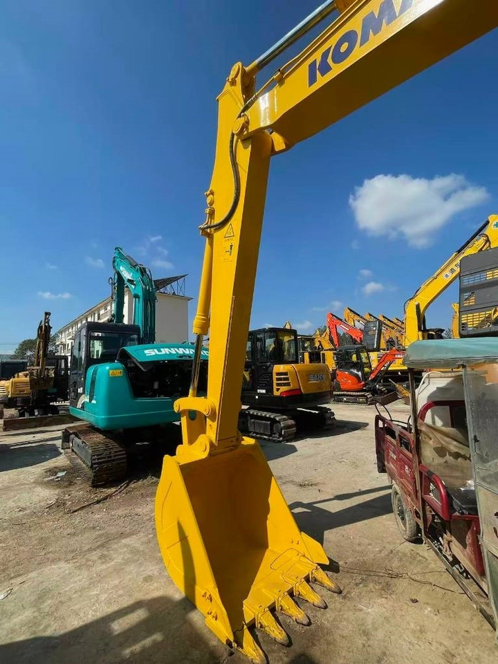 Komatsu PC 130 - Telakaivukone: kuva Komatsu PC 130 - Telakaivukone Komatsu PC 130 - Telakaivukone: kuva Komatsu PC 130 - Telakaivukone