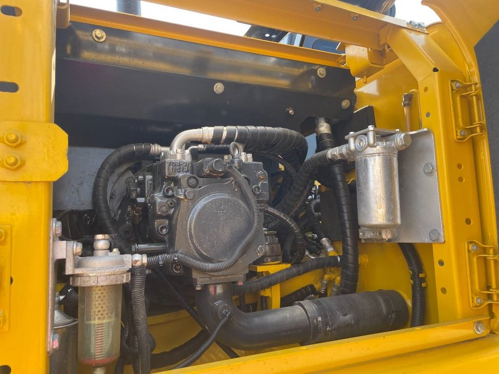 Komatsu PC 160 LC - Telakaivukone: kuva Komatsu PC 160 LC - Telakaivukone Komatsu PC 160 LC - Telakaivukone: kuva Komatsu PC 160 LC - Telakaivukone