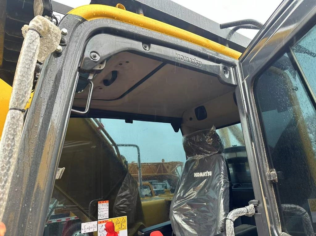 Komatsu PC 200 - Telakaivukone: kuva Komatsu PC 200 - Telakaivukone Komatsu PC 200 - Telakaivukone: kuva Komatsu PC 200 - Telakaivukone