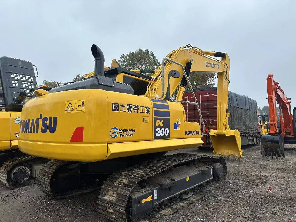 Komatsu PC 200 - Telakaivukone: kuva Komatsu PC 200 - Telakaivukone Komatsu PC 200 - Telakaivukone: kuva Komatsu PC 200 - Telakaivukone
