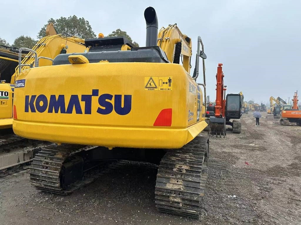 Komatsu PC 200 - Telakaivukone: kuva Komatsu PC 200 - Telakaivukone Komatsu PC 200 - Telakaivukone: kuva Komatsu PC 200 - Telakaivukone