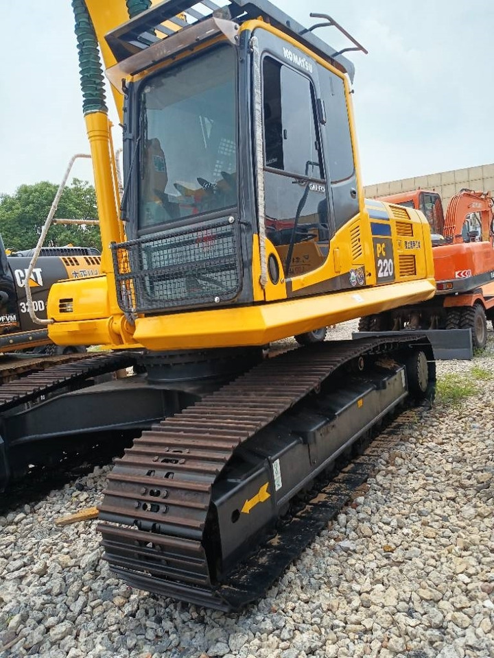 Komatsu PC 220-8  - Telakaivukone: kuva Komatsu PC 220-8  - Telakaivukone Komatsu PC 220-8  - Telakaivukone: kuva Komatsu PC 220-8  - Telakaivukone