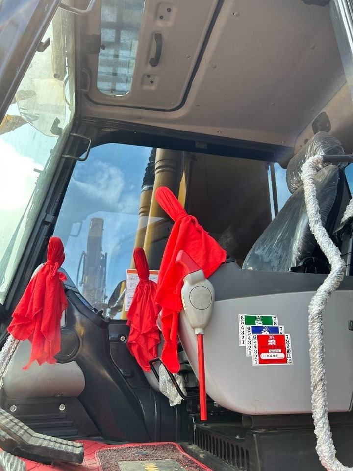 Komatsu PC 240 - Telakaivukone: kuva Komatsu PC 240 - Telakaivukone Komatsu PC 240 - Telakaivukone: kuva Komatsu PC 240 - Telakaivukone