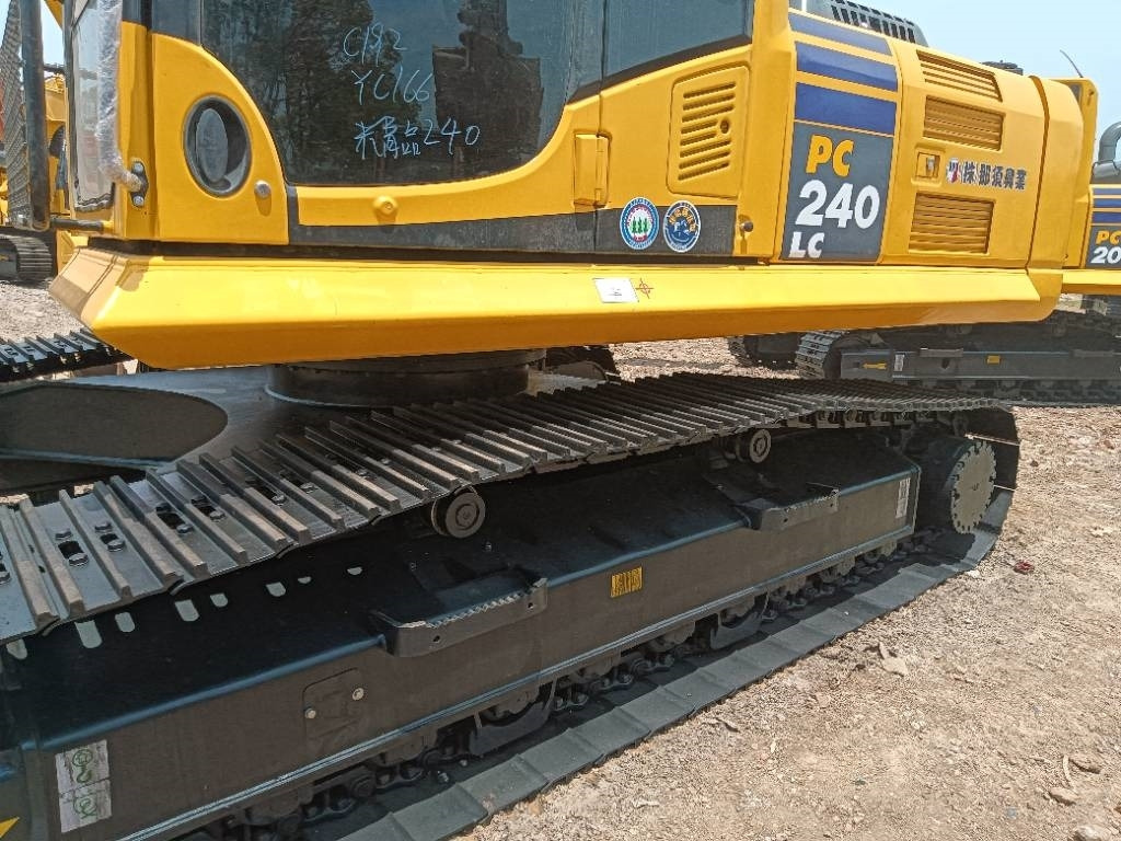 Komatsu PC 240  - Telakaivukone: kuva Komatsu PC 240  - Telakaivukone Komatsu PC 240  - Telakaivukone: kuva Komatsu PC 240  - Telakaivukone