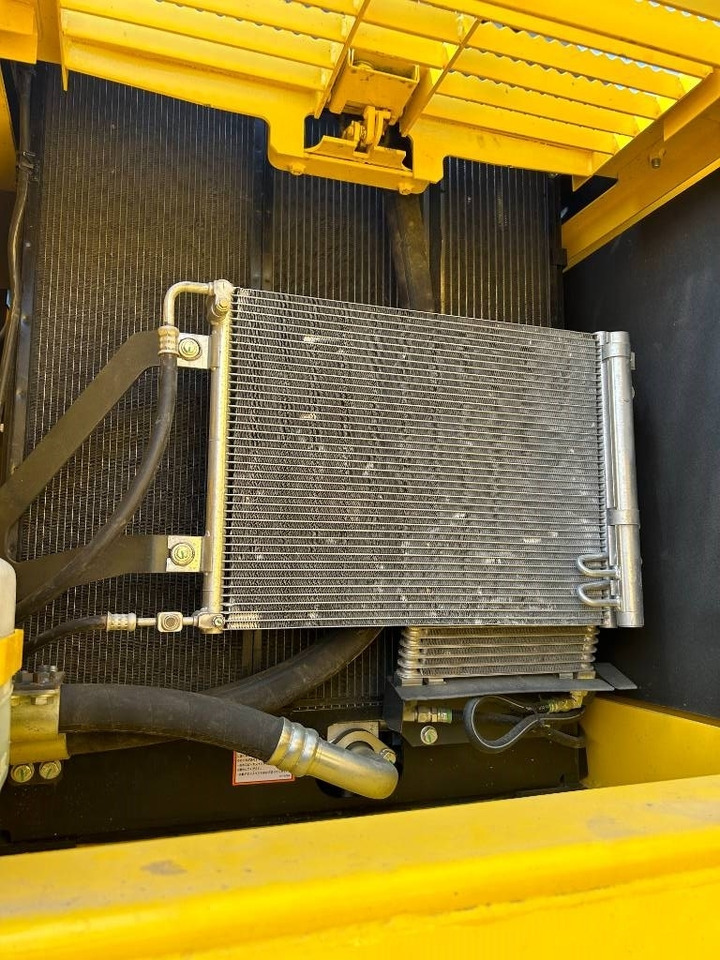 Komatsu PC 240 LC - Telakaivukone: kuva Komatsu PC 240 LC - Telakaivukone Komatsu PC 240 LC - Telakaivukone: kuva Komatsu PC 240 LC - Telakaivukone