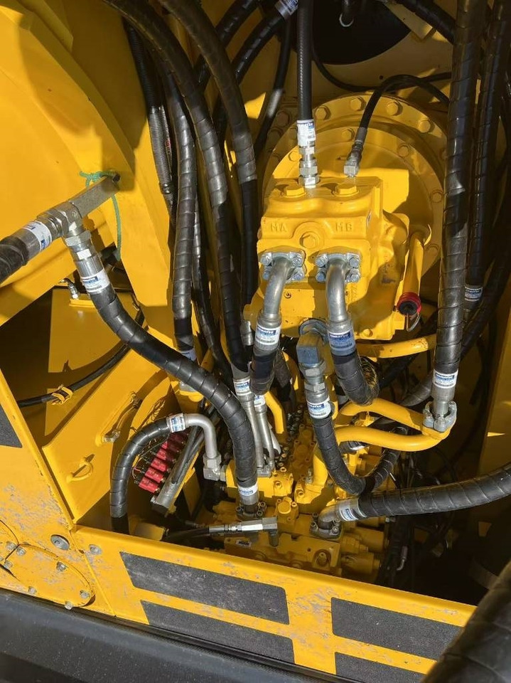 Komatsu PC 300 - Telakaivukone: kuva Komatsu PC 300 - Telakaivukone Komatsu PC 300 - Telakaivukone: kuva Komatsu PC 300 - Telakaivukone