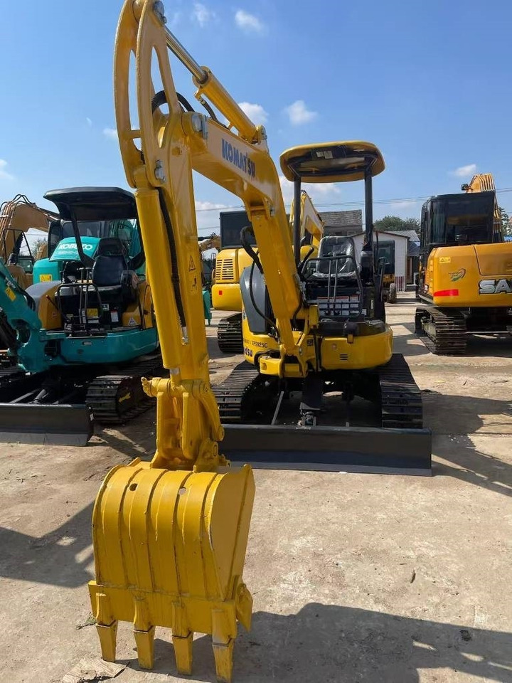 Komatsu PC 35 - Minikuormaaja: kuva Komatsu PC 35 - Minikuormaaja Komatsu PC 35 - Minikuormaaja: kuva Komatsu PC 35 - Minikuormaaja