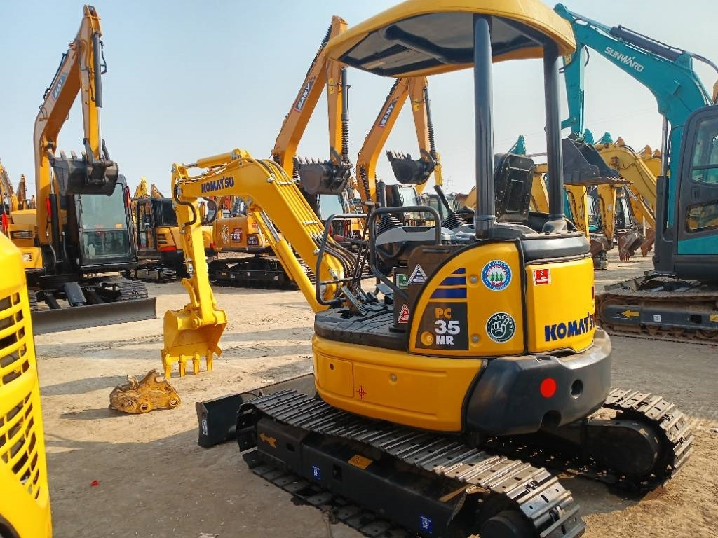 Komatsu PC 35 - Minikuormaaja: kuva Komatsu PC 35 - Minikuormaaja Komatsu PC 35 - Minikuormaaja: kuva Komatsu PC 35 - Minikuormaaja