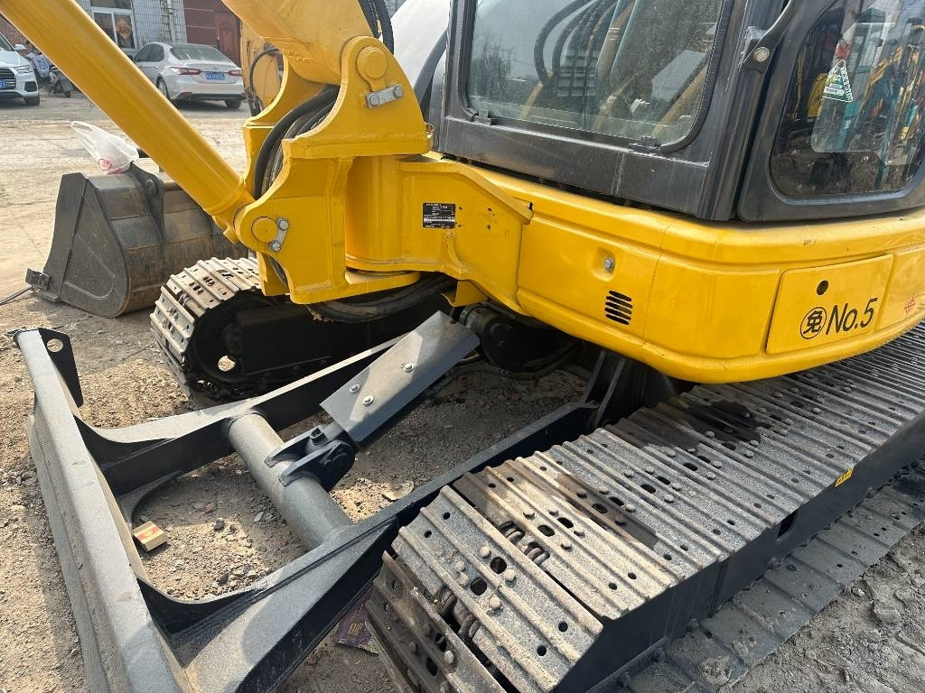 Komatsu PC 40 - Telakaivukone: kuva Komatsu PC 40 - Telakaivukone Komatsu PC 40 - Telakaivukone: kuva Komatsu PC 40 - Telakaivukone
