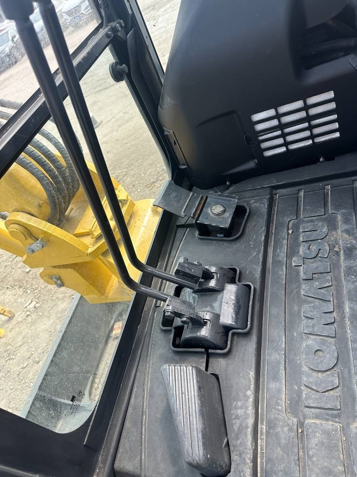Komatsu PC 40 MR - Minikuormaaja: kuva Komatsu PC 40 MR - Minikuormaaja Komatsu PC 40 MR - Minikuormaaja: kuva Komatsu PC 40 MR - Minikuormaaja