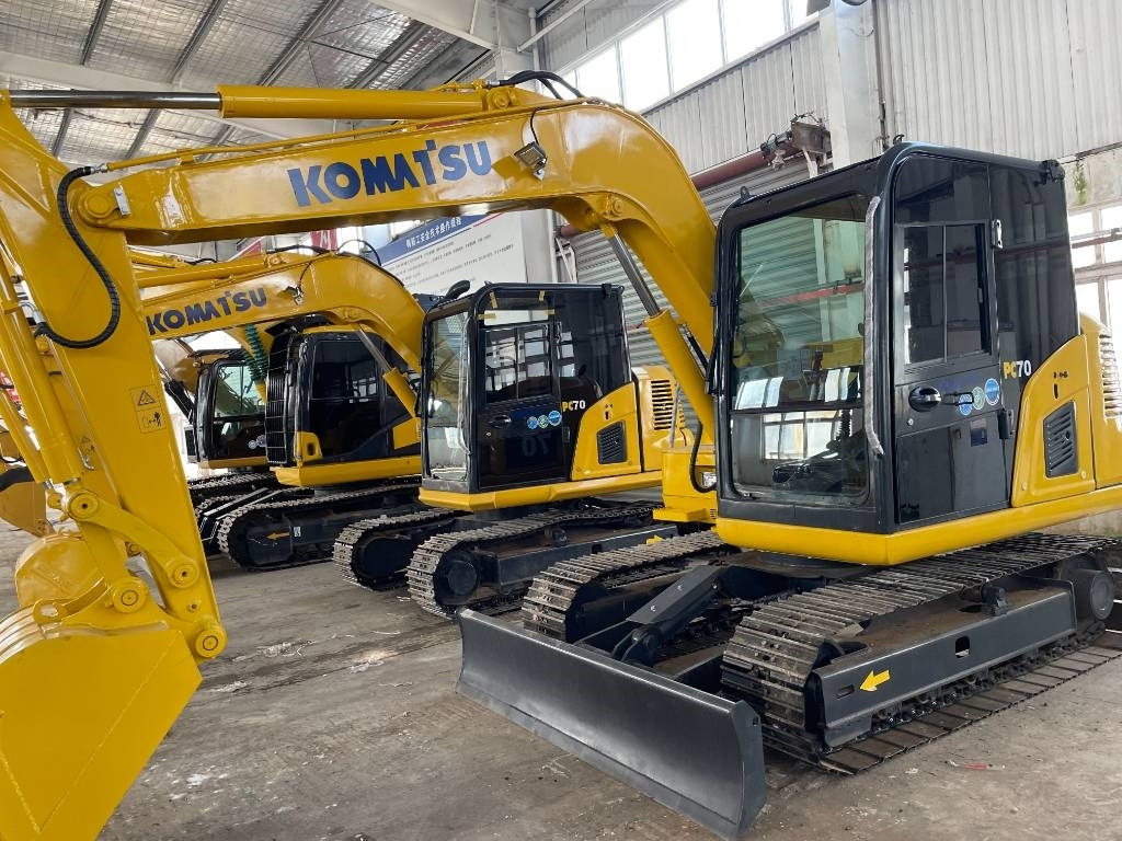 Komatsu PC 70 - Minikuormaaja: kuva Komatsu PC 70 - Minikuormaaja Komatsu PC 70 - Minikuormaaja: kuva Komatsu PC 70 - Minikuormaaja