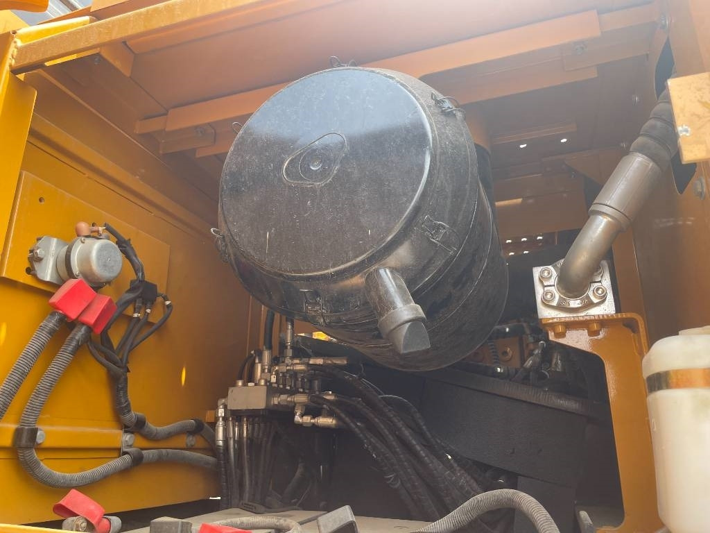 Sany SY 365 H - Telakaivukone: kuva Sany SY 365 H - Telakaivukone Sany SY 365 H - Telakaivukone: kuva Sany SY 365 H - Telakaivukone