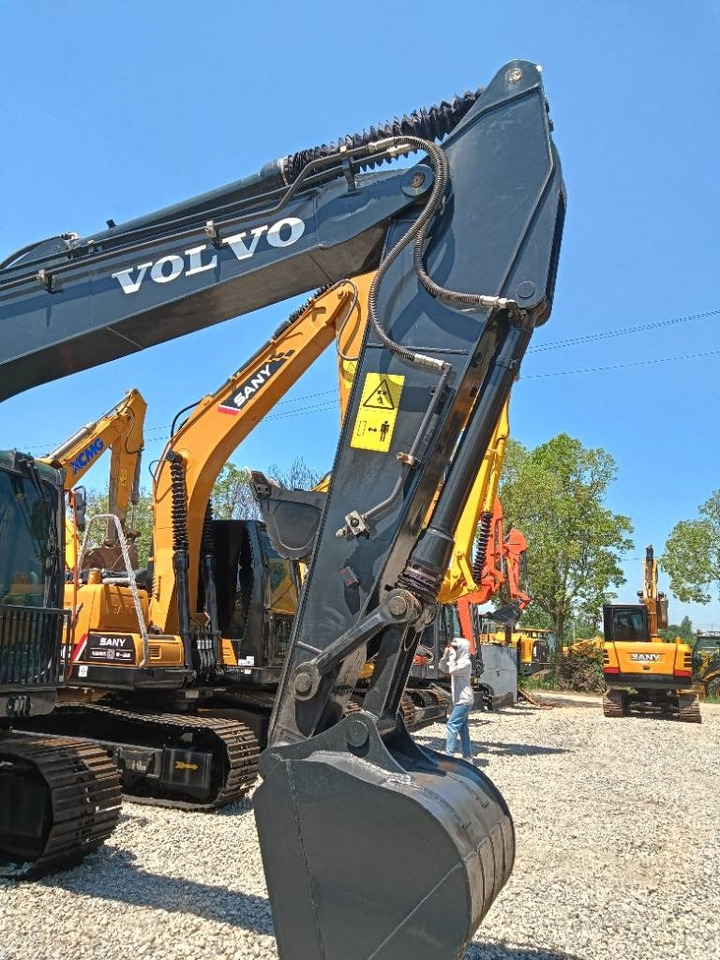 Volvo EC 140 B - Telakaivukone: kuva Volvo EC 140 B - Telakaivukone Volvo EC 140 B - Telakaivukone: kuva Volvo EC 140 B - Telakaivukone