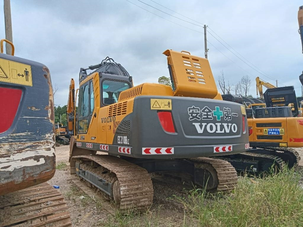 Volvo EC 210 B LC - Telakaivukone: kuva Volvo EC 210 B LC - Telakaivukone Volvo EC 210 B LC - Telakaivukone: kuva Volvo EC 210 B LC - Telakaivukone