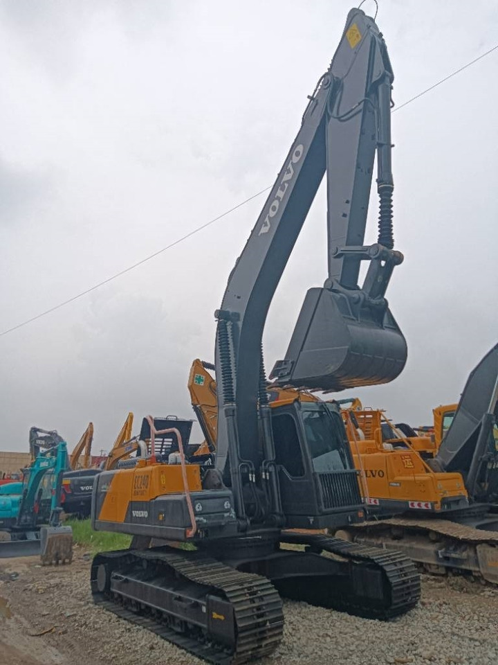Volvo EC 240 - Telakaivukone: kuva Volvo EC 240 - Telakaivukone Volvo EC 240 - Telakaivukone: kuva Volvo EC 240 - Telakaivukone