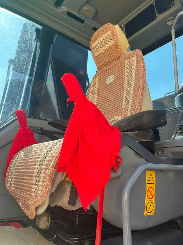 Volvo EC 240 - Telakaivukone: kuva Volvo EC 240 - Telakaivukone Volvo EC 240 - Telakaivukone: kuva Volvo EC 240 - Telakaivukone