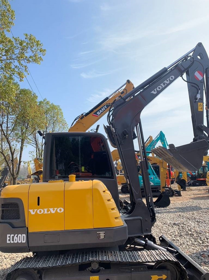 Volvo EC 60 D - Minikuormaaja: kuva Volvo EC 60 D - Minikuormaaja Volvo EC 60 D - Minikuormaaja: kuva Volvo EC 60 D - Minikuormaaja