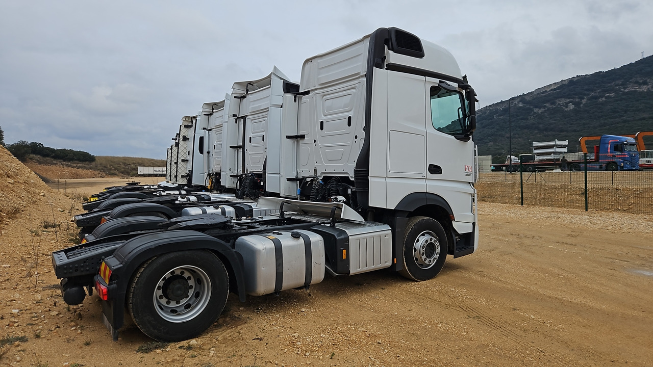 Mercedes-Benz Actros 1851 - Vetopöytäauto: kuva Mercedes-Benz Actros 1851 - Vetopöytäauto Mercedes-Benz Actros 1851 - Vetopöytäauto: kuva Mercedes-Benz Actros 1851 - Vetopöytäauto