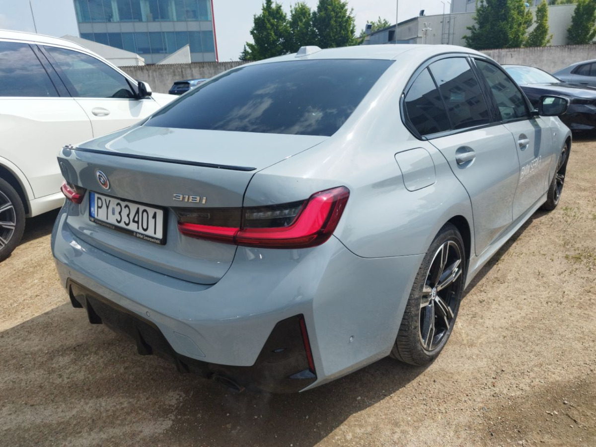 BMW 318i M SPORT AUT SEDAN - Sedan: kuva BMW 318i M SPORT AUT SEDAN - Sedan BMW 318i M SPORT AUT SEDAN - Sedan: kuva BMW 318i M SPORT AUT SEDAN - Sedan