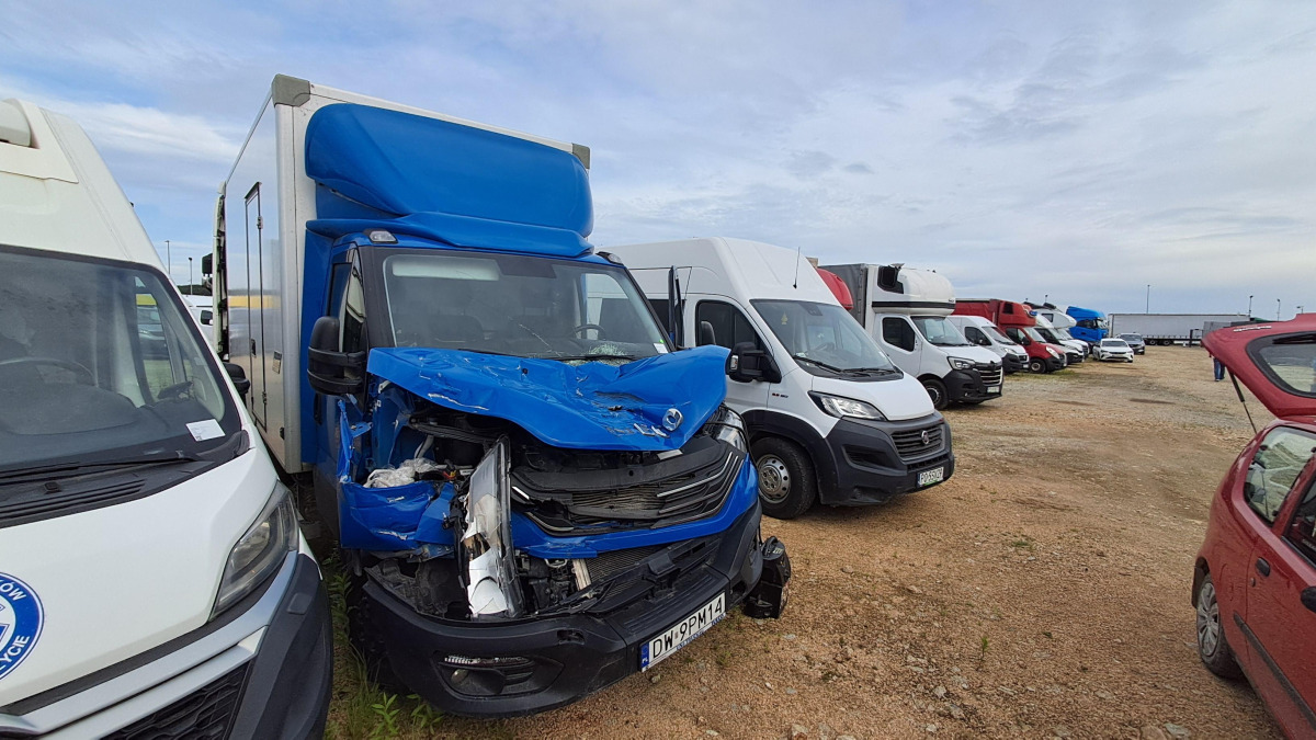 IVECO DAILY KONTENER Z WINDĄ - Umpikori kuorma-auto: kuva IVECO DAILY KONTENER Z WINDĄ - Umpikori kuorma-auto IVECO DAILY KONTENER Z WINDĄ - Umpikori kuorma-auto: kuva IVECO DAILY KONTENER Z WINDĄ - Umpikori kuorma-auto