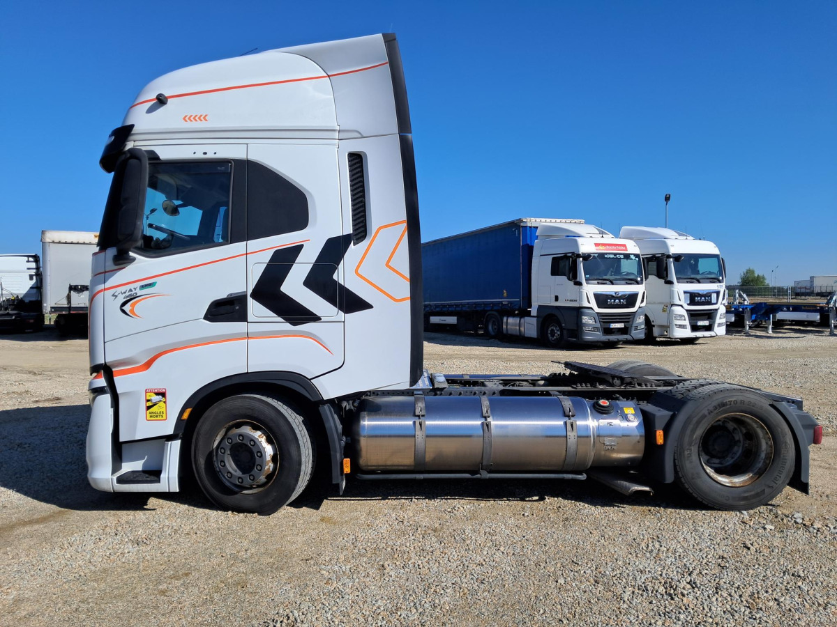 IVECO AS440ST/FP LT LNG CIĄGNIK SIODŁOWY - Vetopöytäauto: kuva IVECO AS440ST/FP LT LNG CIĄGNIK SIODŁOWY - Vetopöytäauto IVECO AS440ST/FP LT LNG CIĄGNIK SIODŁOWY - Vetopöytäauto: kuva IVECO AS440ST/FP LT LNG CIĄGNIK SIODŁOWY - Vetopöytäauto