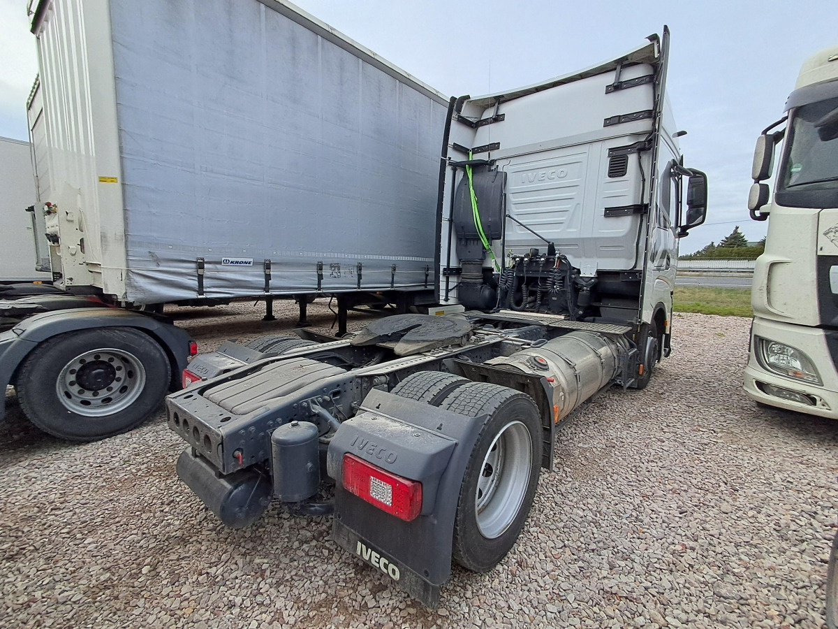 IVECO AS440ST/FP LT LNG CIĄGNIK SIODŁOWY - Vetopöytäauto: kuva IVECO AS440ST/FP LT LNG CIĄGNIK SIODŁOWY - Vetopöytäauto IVECO AS440ST/FP LT LNG CIĄGNIK SIODŁOWY - Vetopöytäauto: kuva IVECO AS440ST/FP LT LNG CIĄGNIK SIODŁOWY - Vetopöytäauto