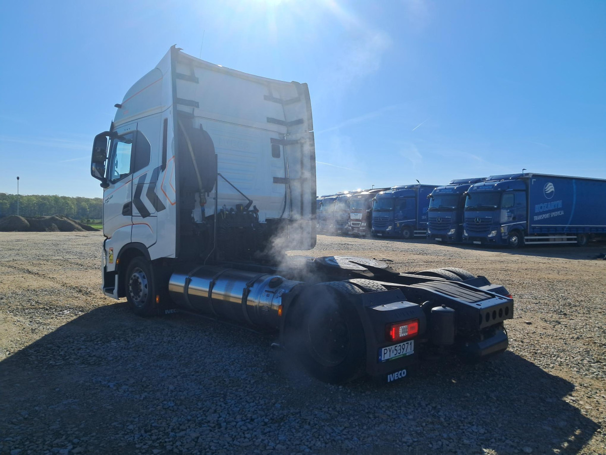 IVECO AS440ST/FP LT LNG CIĄGNIK SIODŁOWY - Vetopöytäauto: kuva IVECO AS440ST/FP LT LNG CIĄGNIK SIODŁOWY - Vetopöytäauto IVECO AS440ST/FP LT LNG CIĄGNIK SIODŁOWY - Vetopöytäauto: kuva IVECO AS440ST/FP LT LNG CIĄGNIK SIODŁOWY - Vetopöytäauto