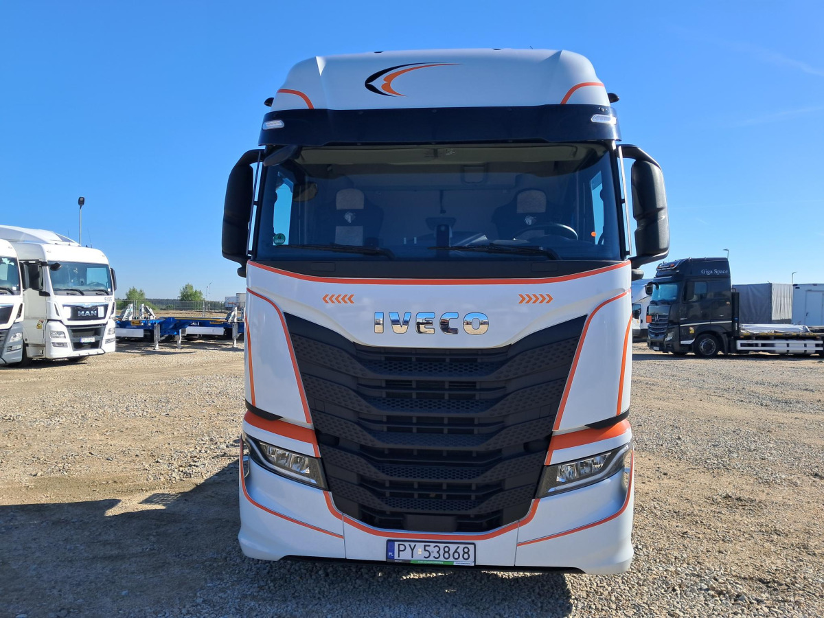 IVECO AS440ST/FP LT LNG CIĄGNIK SIODŁOWY - Vetopöytäauto: kuva IVECO AS440ST/FP LT LNG CIĄGNIK SIODŁOWY - Vetopöytäauto IVECO AS440ST/FP LT LNG CIĄGNIK SIODŁOWY - Vetopöytäauto: kuva IVECO AS440ST/FP LT LNG CIĄGNIK SIODŁOWY - Vetopöytäauto
