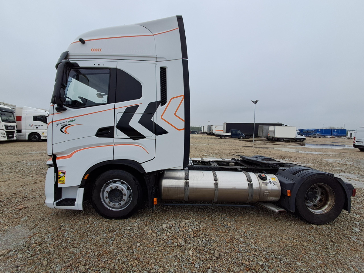 IVECO AS440ST/FP LT LNG CIĄGNIK SIODŁOWY - Vetopöytäauto: kuva IVECO AS440ST/FP LT LNG CIĄGNIK SIODŁOWY - Vetopöytäauto IVECO AS440ST/FP LT LNG CIĄGNIK SIODŁOWY - Vetopöytäauto: kuva IVECO AS440ST/FP LT LNG CIĄGNIK SIODŁOWY - Vetopöytäauto
