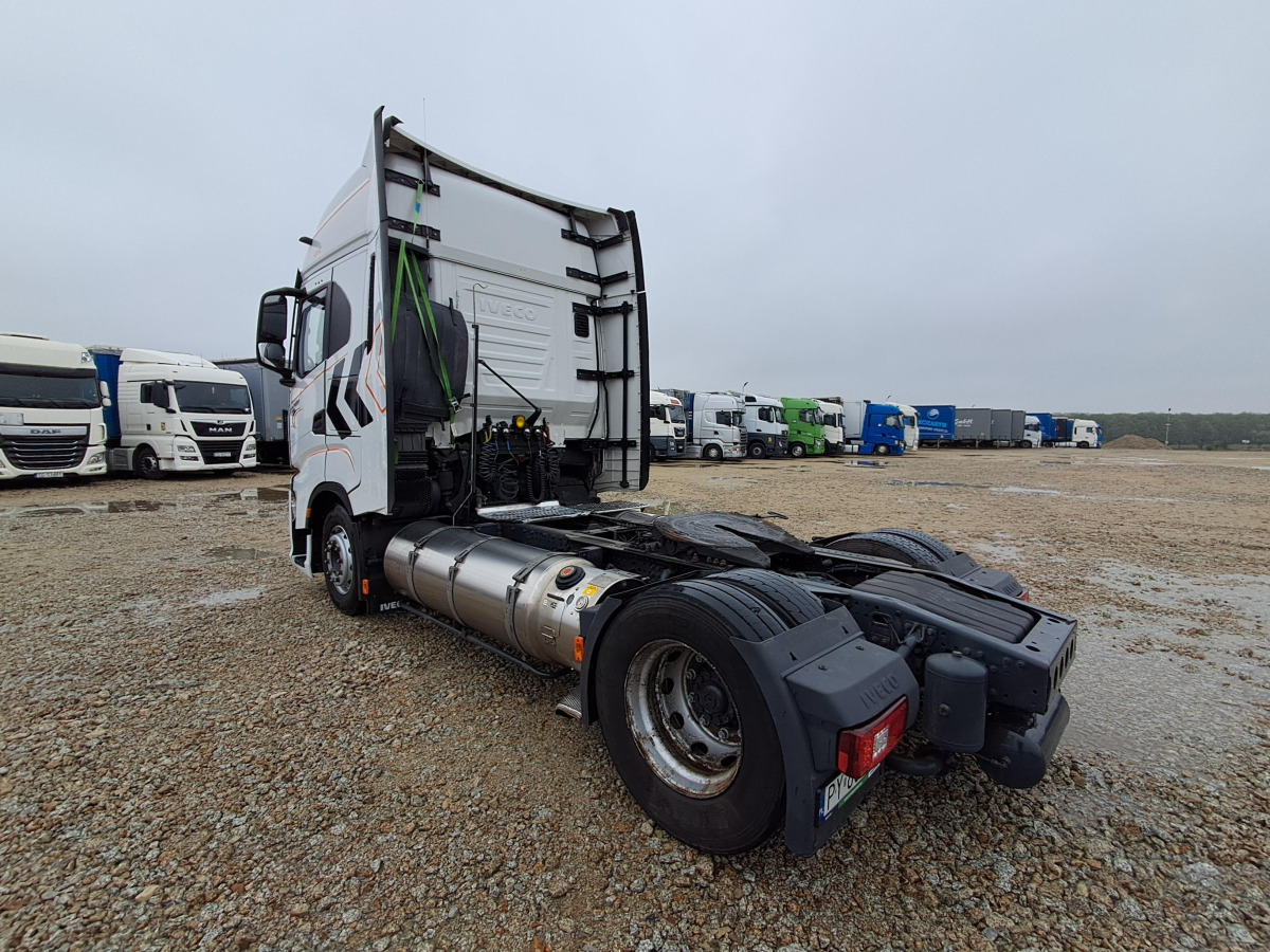 IVECO AS440ST/FP LT LNG CIĄGNIK SIODŁOWY - Vetopöytäauto: kuva IVECO AS440ST/FP LT LNG CIĄGNIK SIODŁOWY - Vetopöytäauto IVECO AS440ST/FP LT LNG CIĄGNIK SIODŁOWY - Vetopöytäauto: kuva IVECO AS440ST/FP LT LNG CIĄGNIK SIODŁOWY - Vetopöytäauto