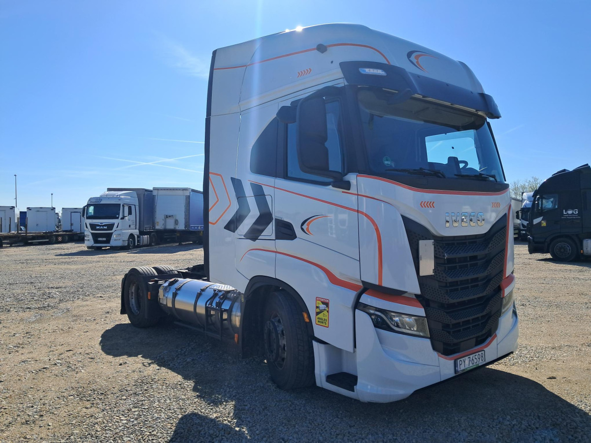 IVECO AS440ST/FP LT LNG CIĄGNIK SIODŁOWY - Vetopöytäauto: kuva IVECO AS440ST/FP LT LNG CIĄGNIK SIODŁOWY - Vetopöytäauto IVECO AS440ST/FP LT LNG CIĄGNIK SIODŁOWY - Vetopöytäauto: kuva IVECO AS440ST/FP LT LNG CIĄGNIK SIODŁOWY - Vetopöytäauto