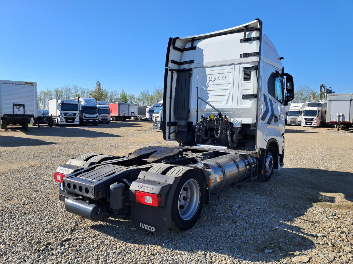 IVECO AS440ST/FP LT LNG CIĄGNIK SIODŁOWY - Vetopöytäauto: kuva IVECO AS440ST/FP LT LNG CIĄGNIK SIODŁOWY - Vetopöytäauto IVECO AS440ST/FP LT LNG CIĄGNIK SIODŁOWY - Vetopöytäauto: kuva IVECO AS440ST/FP LT LNG CIĄGNIK SIODŁOWY - Vetopöytäauto