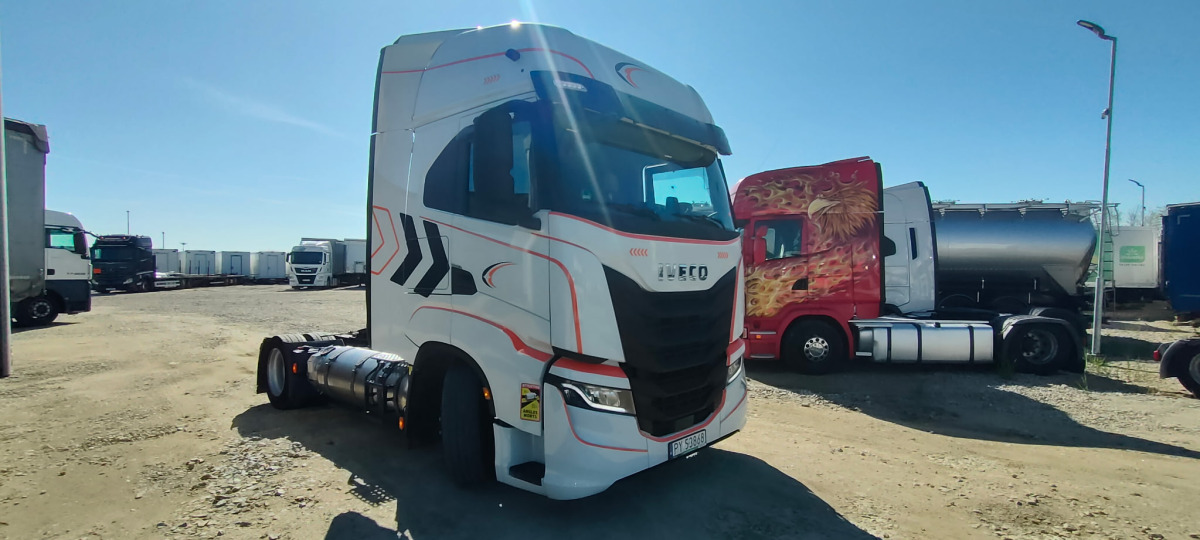 IVECO AS440ST/FP LT LNG CIĄGNIK SIODŁOWY - Vetopöytäauto: kuva IVECO AS440ST/FP LT LNG CIĄGNIK SIODŁOWY - Vetopöytäauto IVECO AS440ST/FP LT LNG CIĄGNIK SIODŁOWY - Vetopöytäauto: kuva IVECO AS440ST/FP LT LNG CIĄGNIK SIODŁOWY - Vetopöytäauto