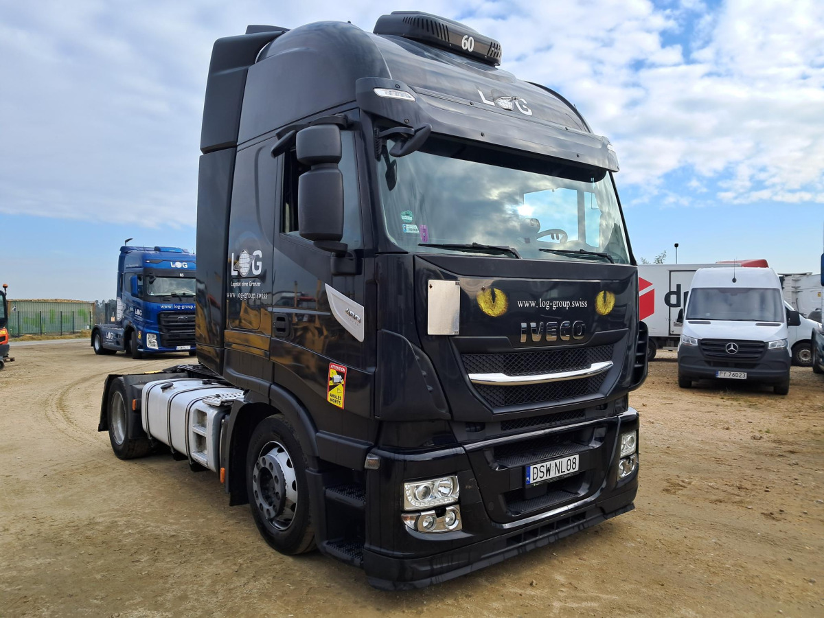 IVECO AS440T CIĄGNIK SIODŁOWY - Vetopöytäauto: kuva IVECO AS440T CIĄGNIK SIODŁOWY - Vetopöytäauto IVECO AS440T CIĄGNIK SIODŁOWY - Vetopöytäauto: kuva IVECO AS440T CIĄGNIK SIODŁOWY - Vetopöytäauto