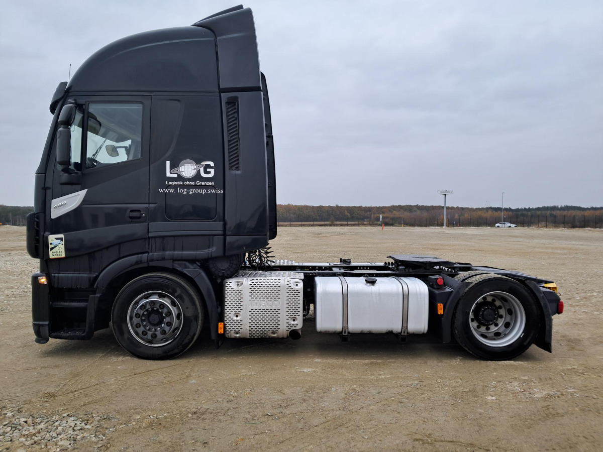 IVECO AS440T CIĄGNIK SIODŁOWY - Vetopöytäauto: kuva IVECO AS440T CIĄGNIK SIODŁOWY - Vetopöytäauto IVECO AS440T CIĄGNIK SIODŁOWY - Vetopöytäauto: kuva IVECO AS440T CIĄGNIK SIODŁOWY - Vetopöytäauto