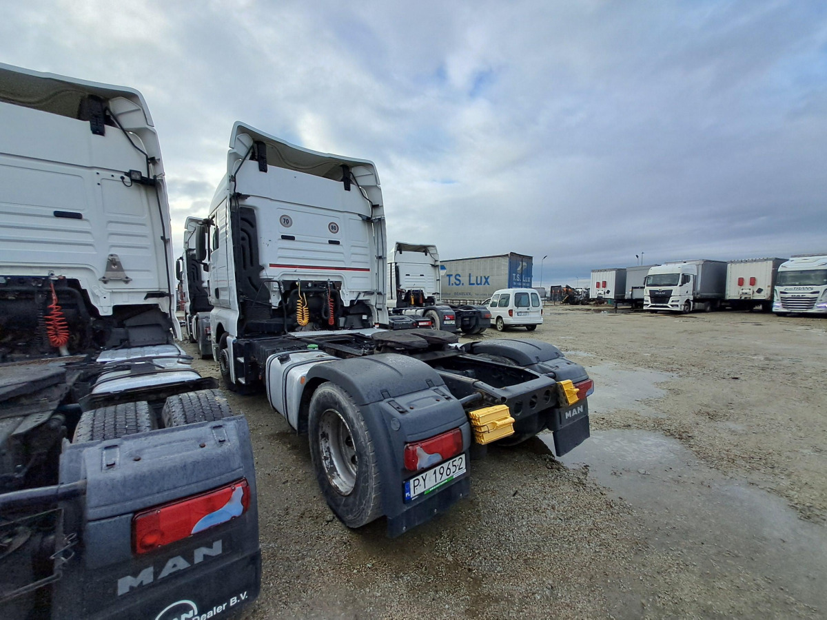 MAN TGX CIĄGNIK SIODŁOWY - Vetopöytäauto: kuva MAN TGX CIĄGNIK SIODŁOWY - Vetopöytäauto MAN TGX CIĄGNIK SIODŁOWY - Vetopöytäauto: kuva MAN TGX CIĄGNIK SIODŁOWY - Vetopöytäauto