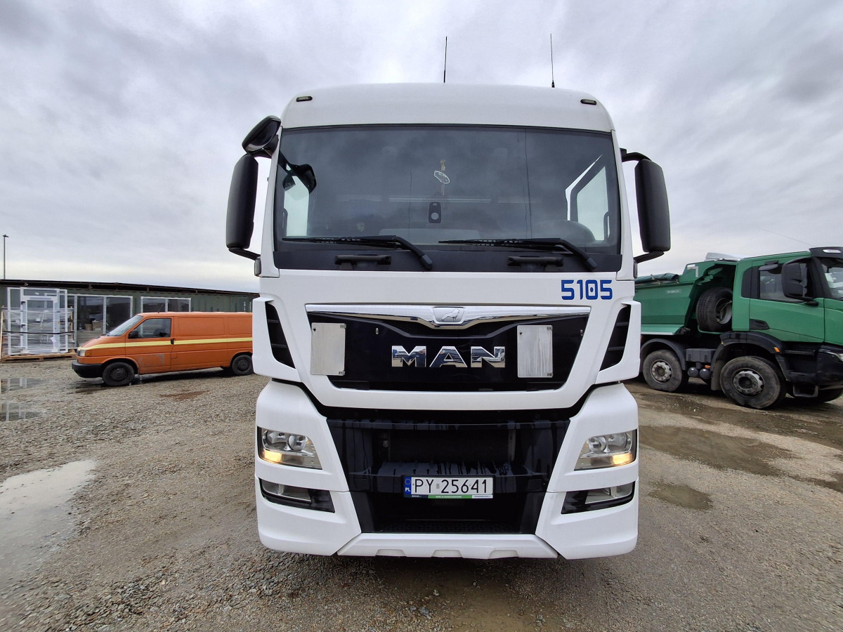MAN TGX CIĄGNIK SIODŁOWY - Vetopöytäauto: kuva MAN TGX CIĄGNIK SIODŁOWY - Vetopöytäauto MAN TGX CIĄGNIK SIODŁOWY - Vetopöytäauto: kuva MAN TGX CIĄGNIK SIODŁOWY - Vetopöytäauto