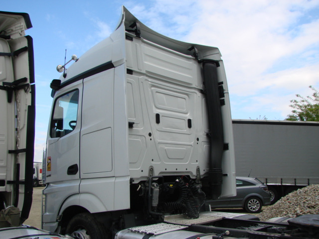 MERCEDES BENZ ACTROS CIĄGNIK SIODŁOWY - Vetopöytäauto: kuva MERCEDES BENZ ACTROS CIĄGNIK SIODŁOWY - Vetopöytäauto MERCEDES BENZ ACTROS CIĄGNIK SIODŁOWY - Vetopöytäauto: kuva MERCEDES BENZ ACTROS CIĄGNIK SIODŁOWY - Vetopöytäauto