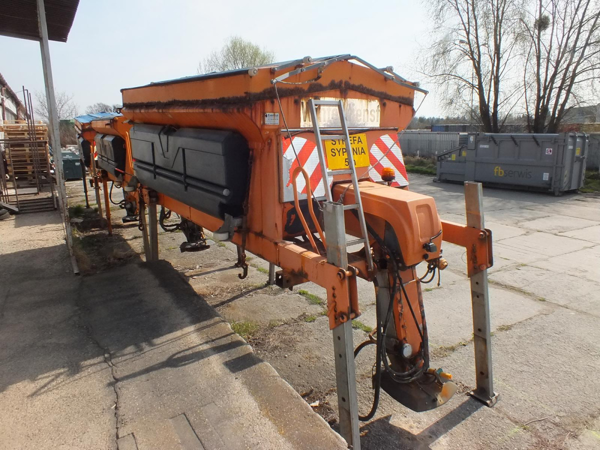 Zabudowa piaskarki SCHMIDT STRATOS S40-36 - 2004 - 4m3 - Zasilanie z pojazdu - Hiekoitin: kuva Zabudowa piaskarki SCHMIDT STRATOS S40-36 - 2004 - 4m3 - Zasilanie z pojazdu - Hiekoitin Zabudowa piaskarki SCHMIDT STRATOS S40-36 - 2004 - 4m3 - Zasilanie z pojazdu - Hiekoitin: kuva Zabudowa piaskarki SCHMIDT STRATOS S40-36 - 2004 - 4m3 - Zasilanie z pojazdu - Hiekoitin