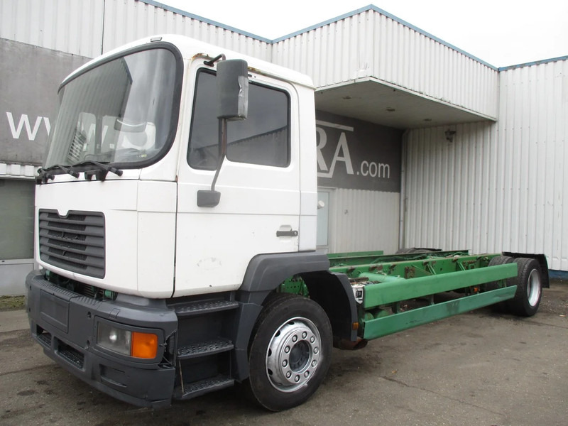 MAN 18.314 , Manual , 6 Cylinder - Kuorma-auto alusta: kuva MAN 18.314 , Manual , 6 Cylinder - Kuorma-auto alusta MAN 18.314 , Manual , 6 Cylinder - Kuorma-auto alusta: kuva MAN 18.314 , Manual , 6 Cylinder - Kuorma-auto alusta