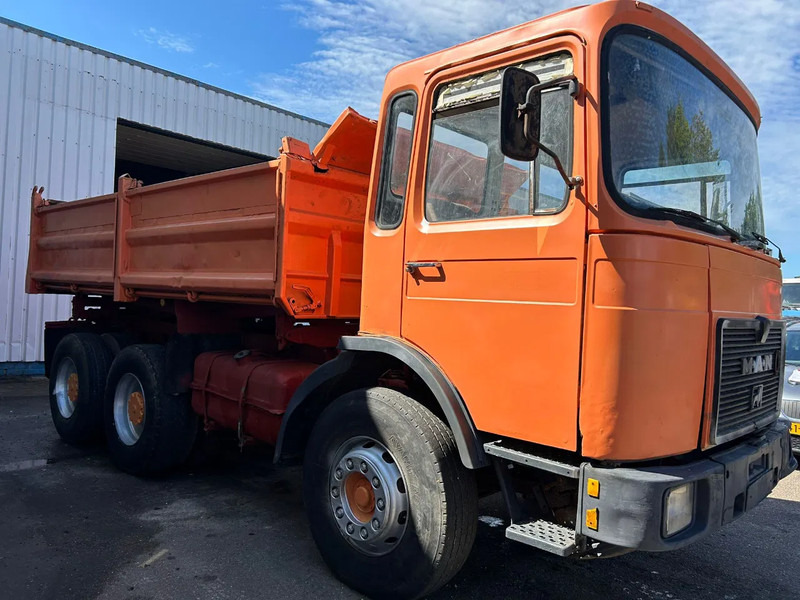 MAN 26.281, 6X4, Tipper, Spring Suspension , 362 engine and gearbox - Kippiauto kuorma-auto: kuva MAN 26.281, 6X4, Tipper, Spring Suspension , 362 engine and gearbox - Kippiauto kuorma-auto MAN 26.281, 6X4, Tipper, Spring Suspension , 362 engine and gearbox - Kippiauto kuorma-auto: kuva MAN 26.281, 6X4, Tipper, Spring Suspension , 362 engine and gearbox - Kippiauto kuorma-auto