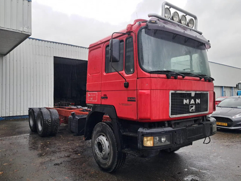 MAN 26-422 , 6x4 , Spring Suspension , ZF Manual Gearbox, Intarder - Kuorma-auto alusta: kuva MAN 26-422 , 6x4 , Spring Suspension , ZF Manual Gearbox, Intarder - Kuorma-auto alusta MAN 26-422 , 6x4 , Spring Suspension , ZF Manual Gearbox, Intarder - Kuorma-auto alusta: kuva MAN 26-422 , 6x4 , Spring Suspension , ZF Manual Gearbox, Intarder - Kuorma-auto alusta