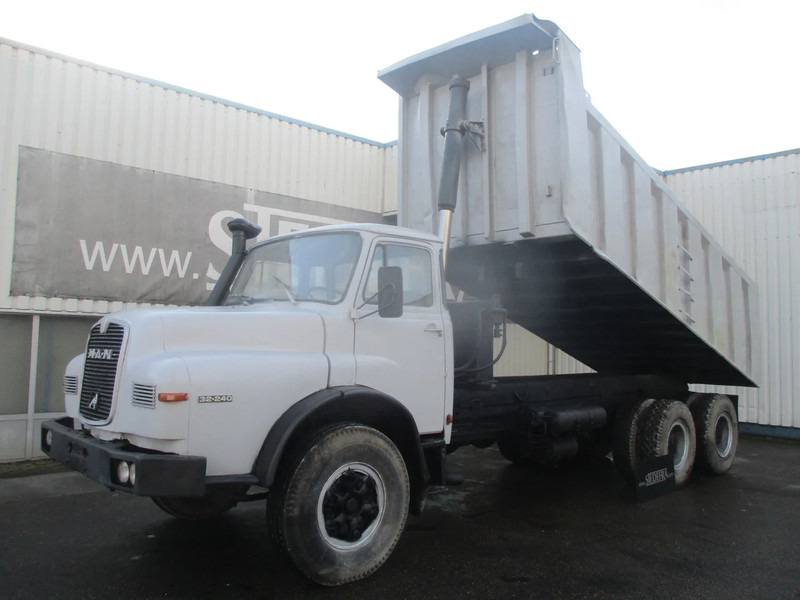 MAN 32.240 , Manual , 6x4 , Tipper truck , Spring suspension - Kippiauto kuorma-auto: kuva MAN 32.240 , Manual , 6x4 , Tipper truck , Spring suspension - Kippiauto kuorma-auto MAN 32.240 , Manual , 6x4 , Tipper truck , Spring suspension - Kippiauto kuorma-auto: kuva MAN 32.240 , Manual , 6x4 , Tipper truck , Spring suspension - Kippiauto kuorma-auto