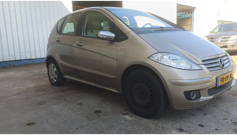 Mercedes-Benz A-Klasse 170 , Airco , leder , distrbute ketting maakt lawaai - Viistoperä: kuva Mercedes-Benz A-Klasse 170 , Airco , leder , distrbute ketting maakt lawaai - Viistoperä Mercedes-Benz A-Klasse 170 , Airco , leder , distrbute ketting maakt lawaai - Viistoperä: kuva Mercedes-Benz A-Klasse 170 , Airco , leder , distrbute ketting maakt lawaai - Viistoperä